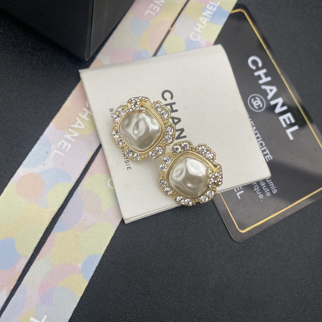 Fashion irregular pearl rhinestone earrings