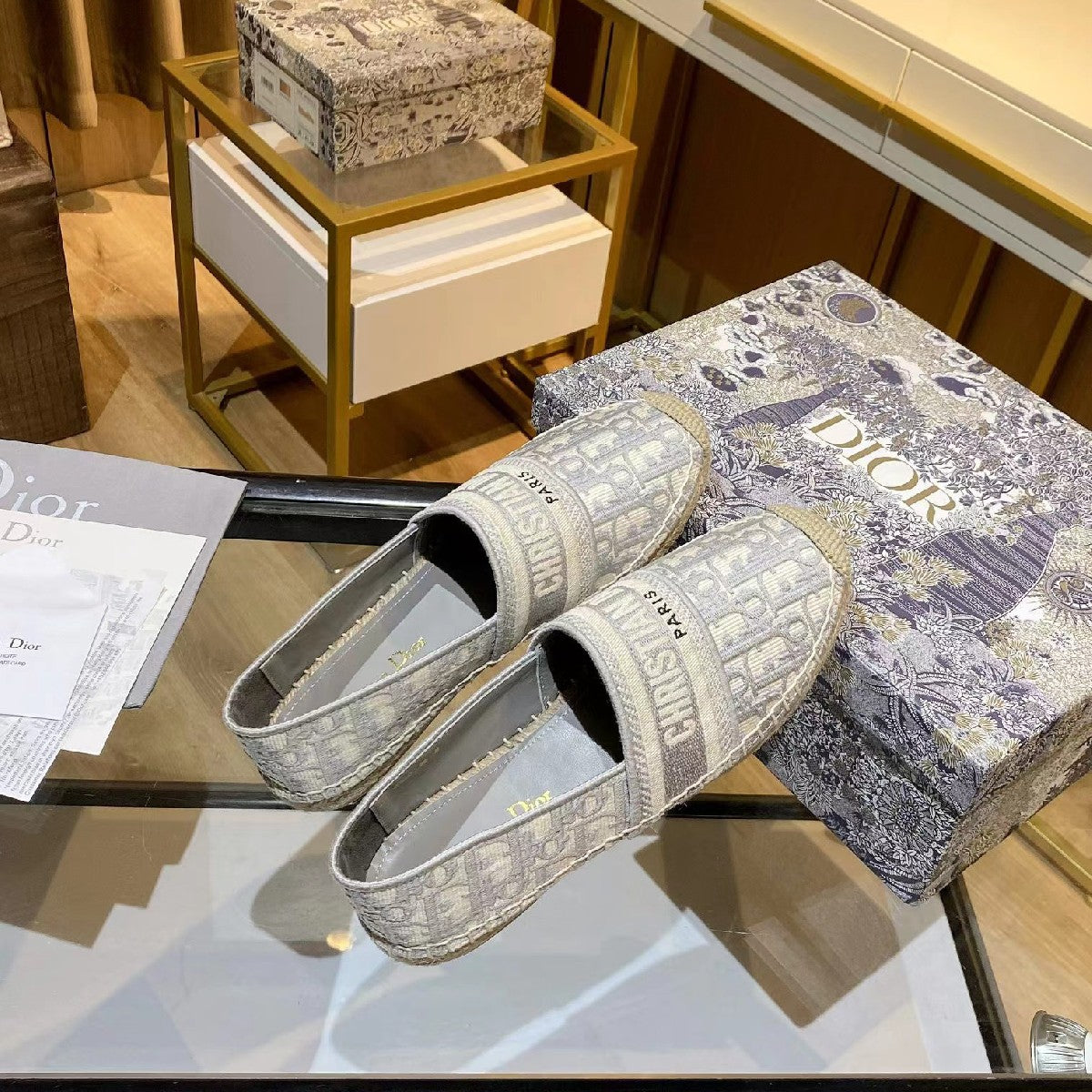 Classic Embroidered Fisherman Shoes