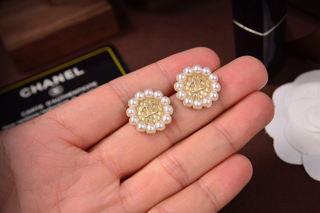 Luxury Sunflower Pearl Stud Earrings