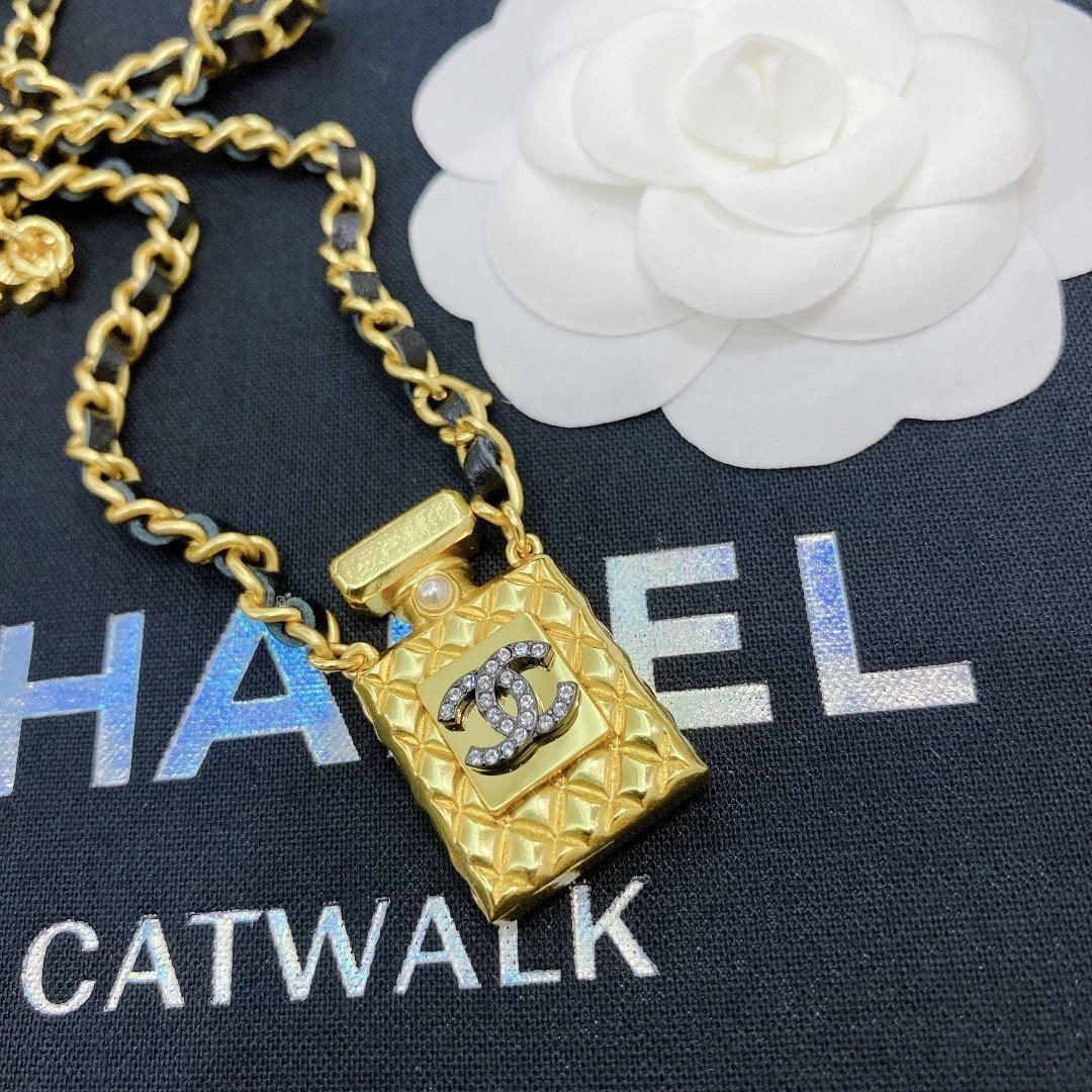 Fashion Leather Perfume Bottle Necklace