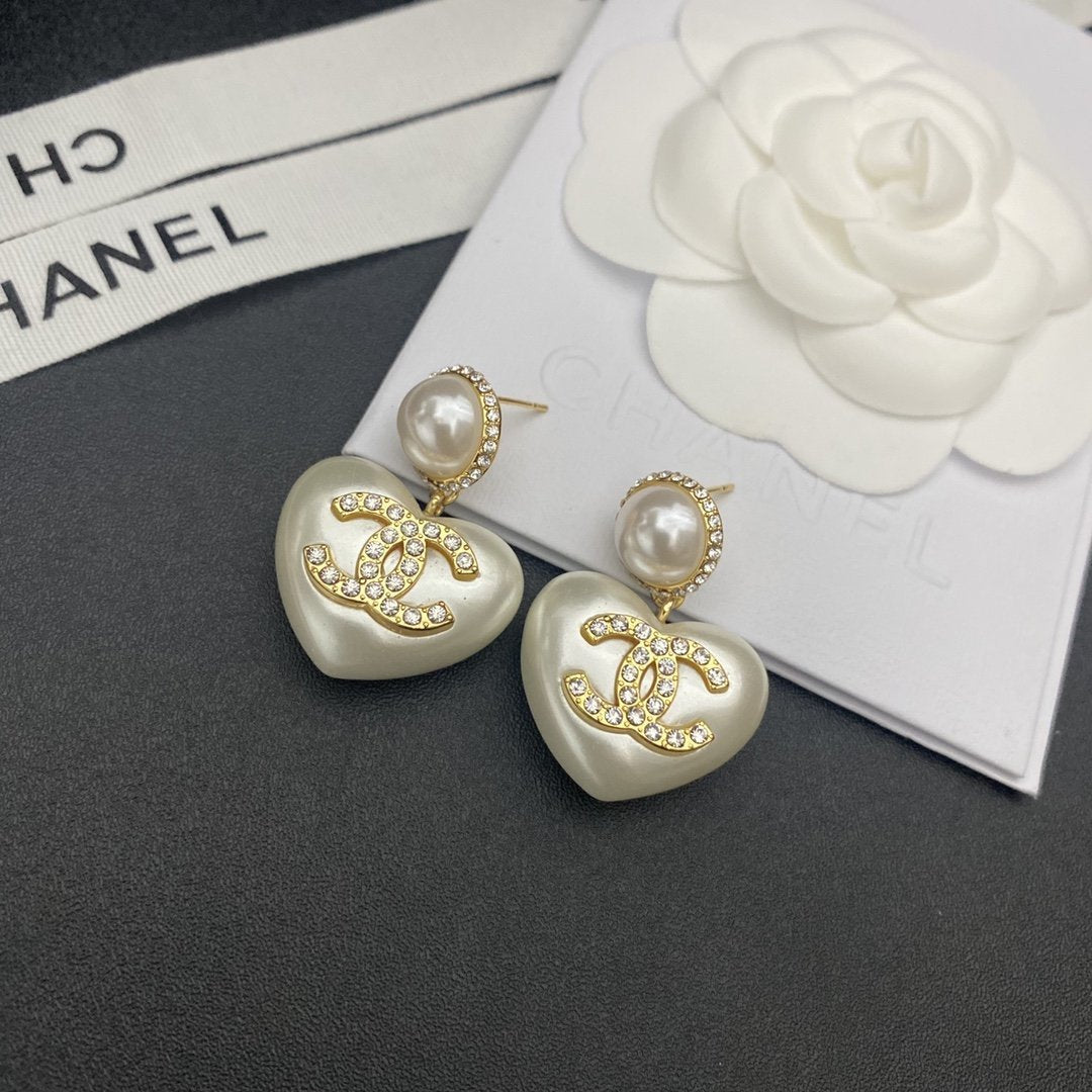 Classic All-Match White Pearl Earrings
