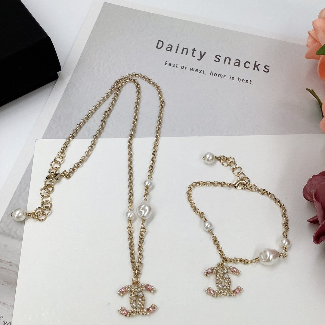 Fashion Double C Crystal Pearl Necklace