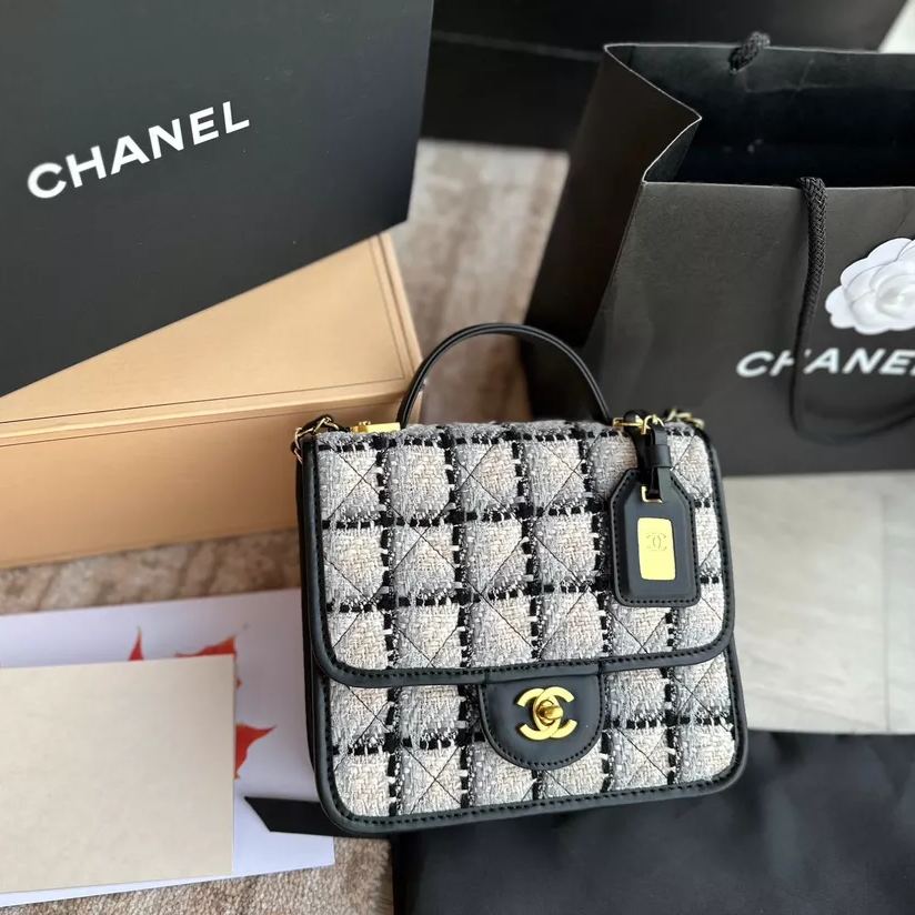 Important customer only ☆ CHANEL ☆ Small top handle
