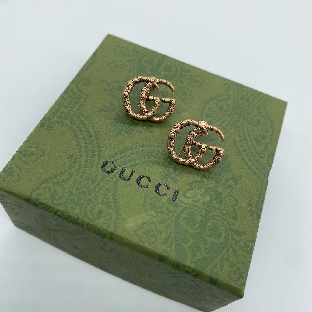 Simple letter design earrings