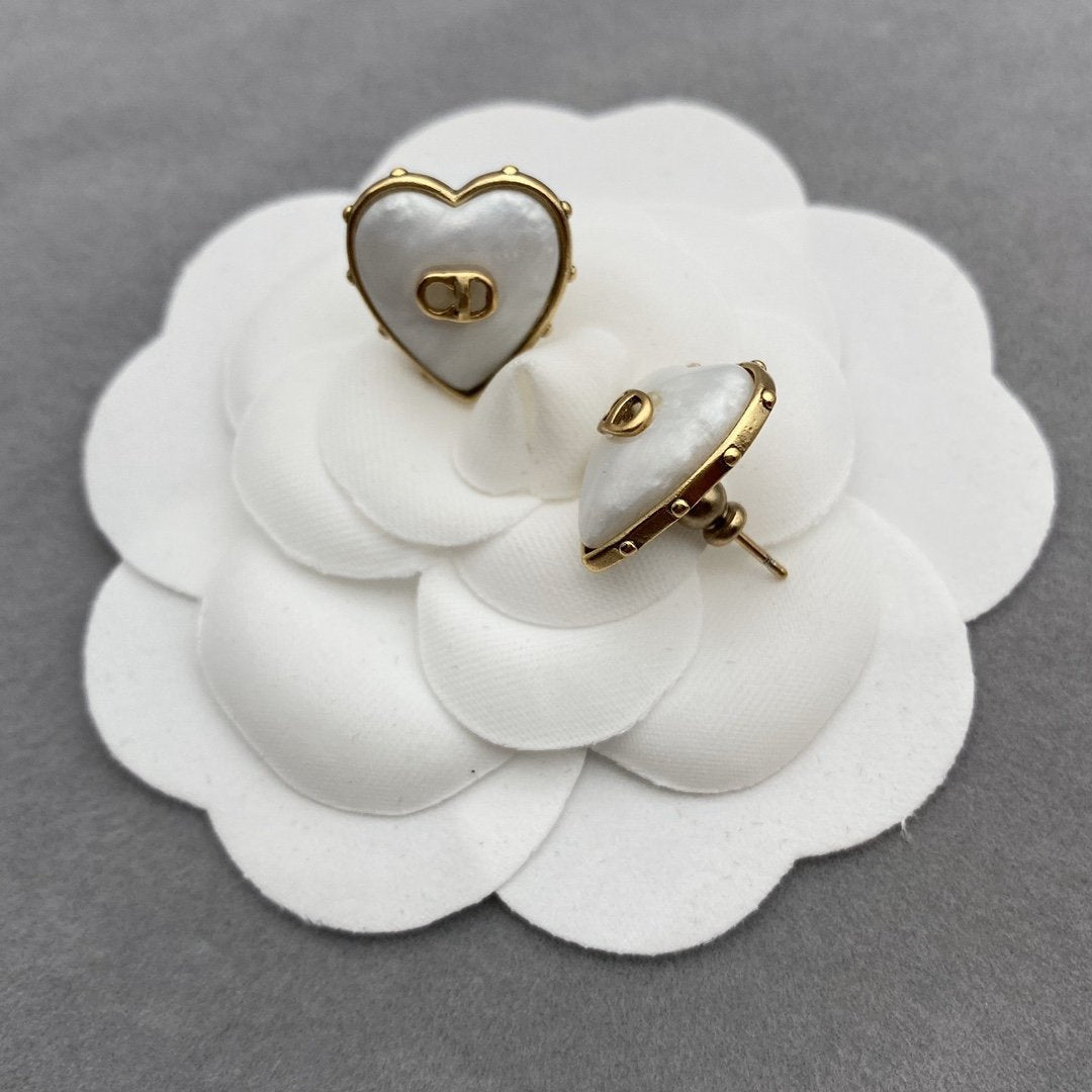 Trendy Love D Earrings