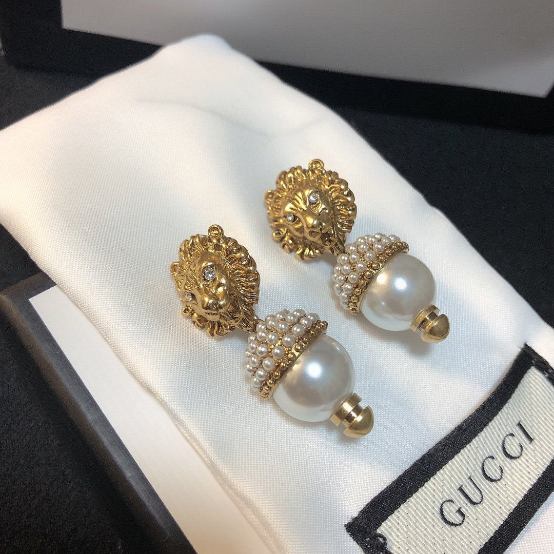 Lion head pearl earrings
