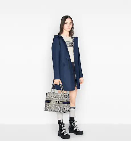 MEDIUM DIOR BOOK TOTE Blue Toile de Jouy Embroidery (36 x 27.5 x 16.5 cm)