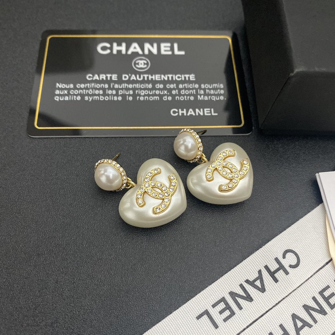 Classic All-Match White Pearl Earrings