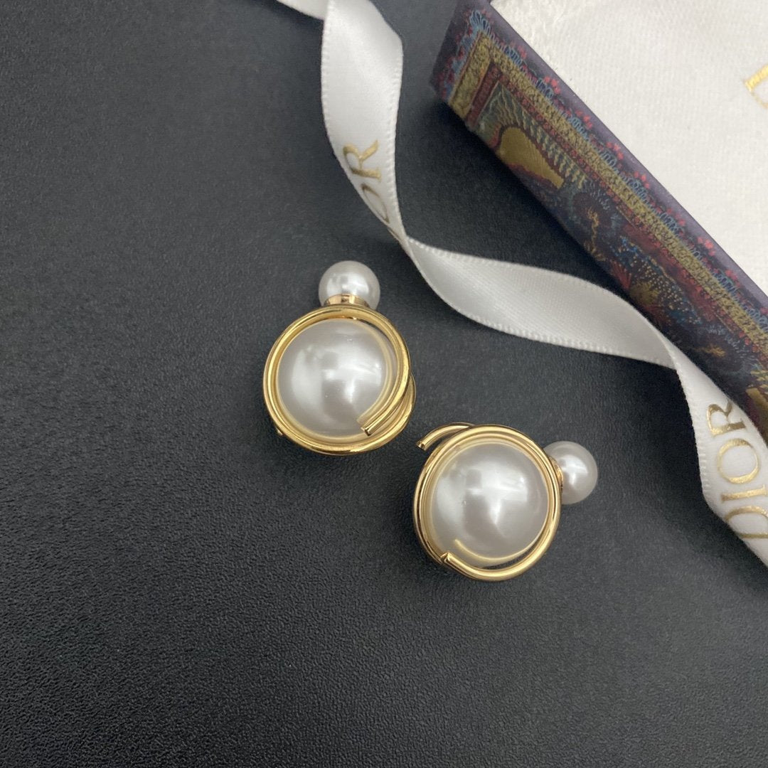 Retro spiral wound pearl earrings