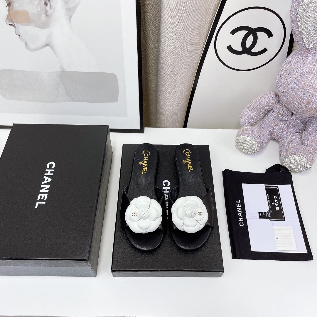 3 colors Exclusive logo flower decorative slippers