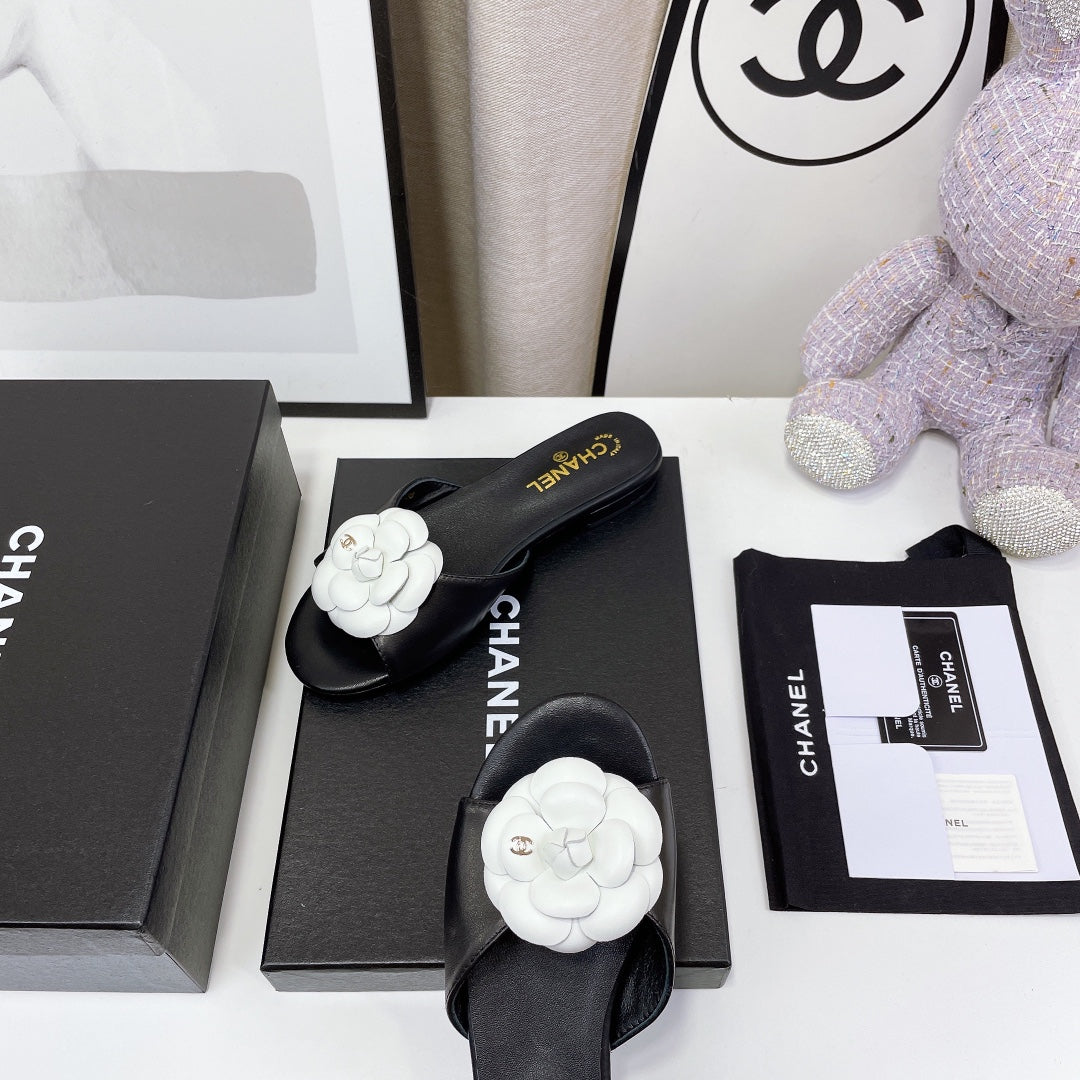 3 colors Exclusive logo flower decorative slippers