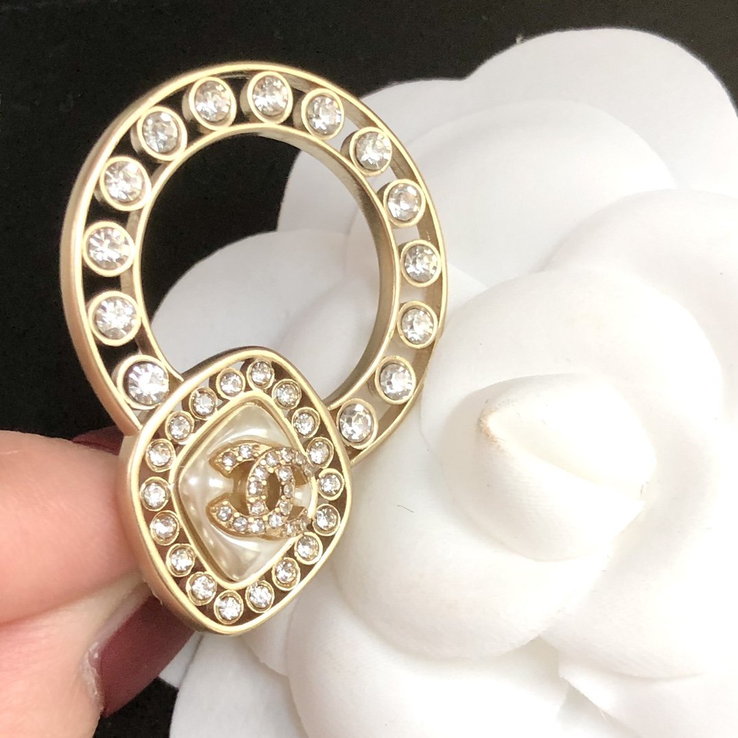 Fashion round rhinestone earrings