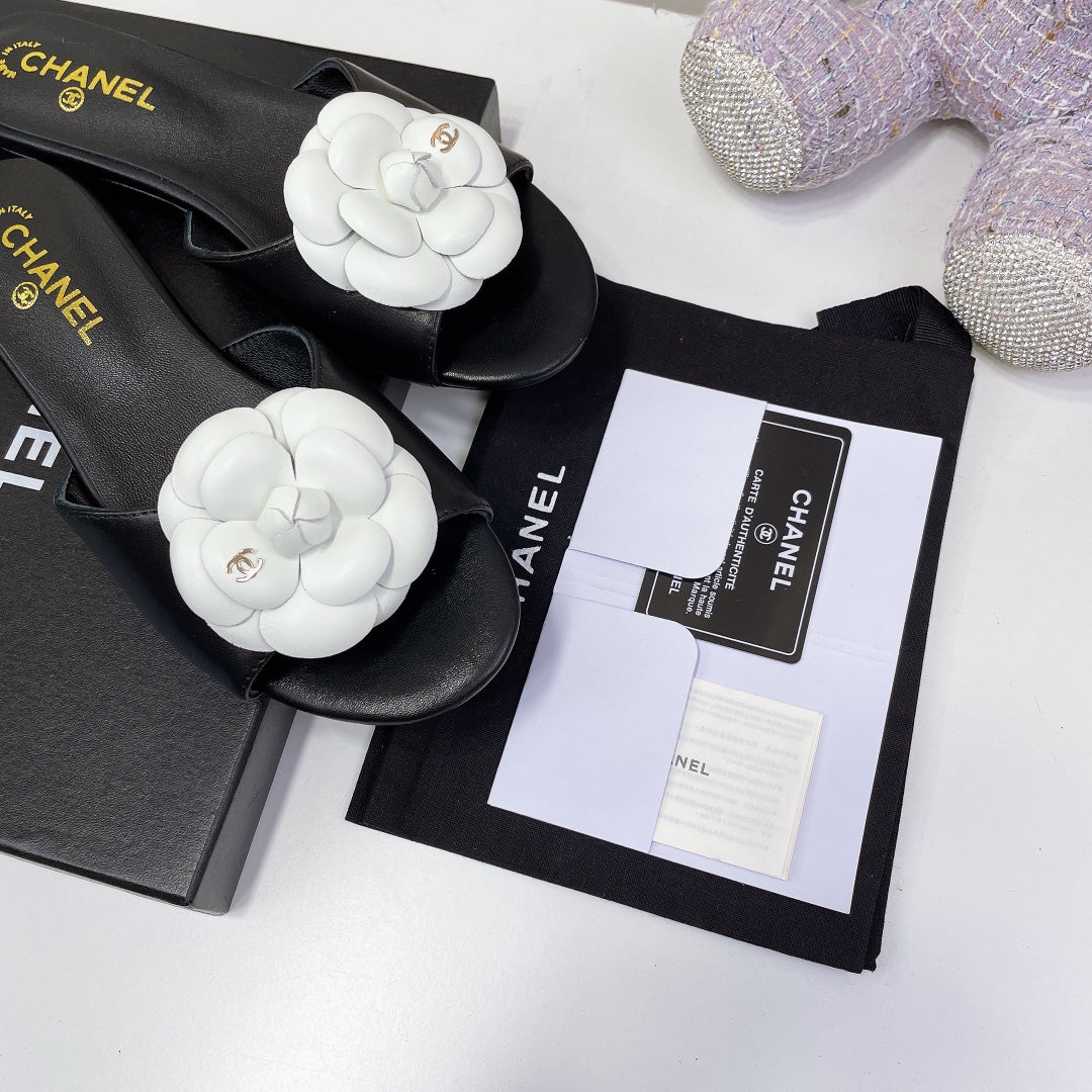 3 colors Exclusive logo flower decorative slippers