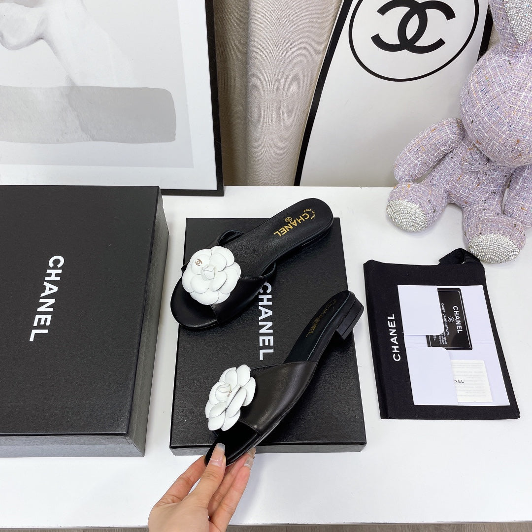 3 colors Exclusive logo flower decorative slippers