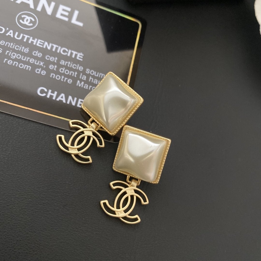 Luxury Irregular Hollow Pendant Earrings