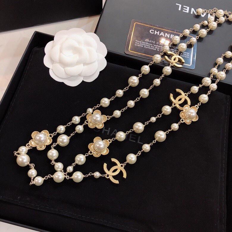 Classic sandblasted flower pearl necklace