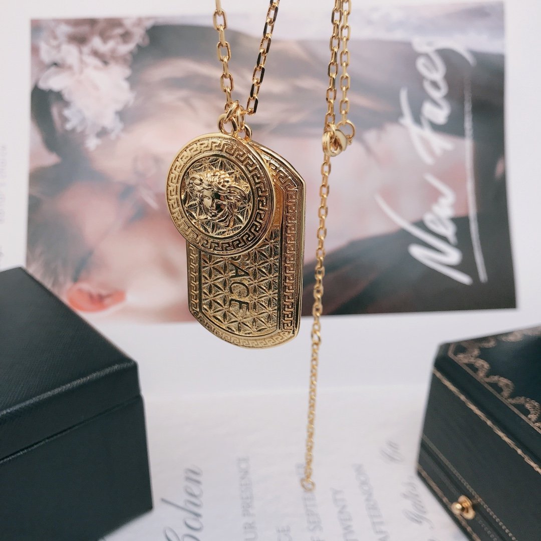 Fashion Pattern Carved Necklace