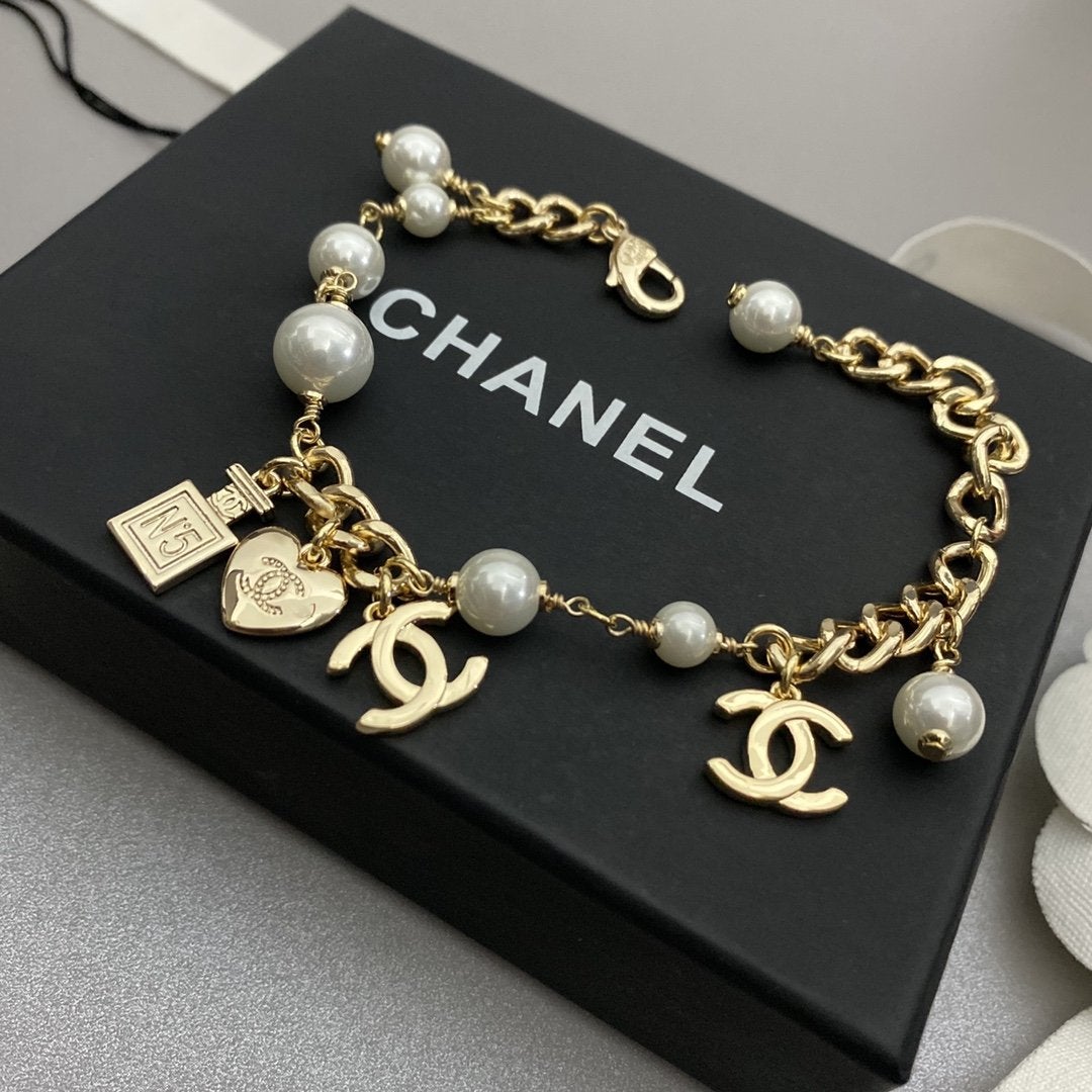 Fashion Graphic Pearl Bracelet
