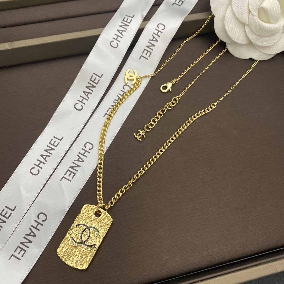 Retro Wild Double C Necklace