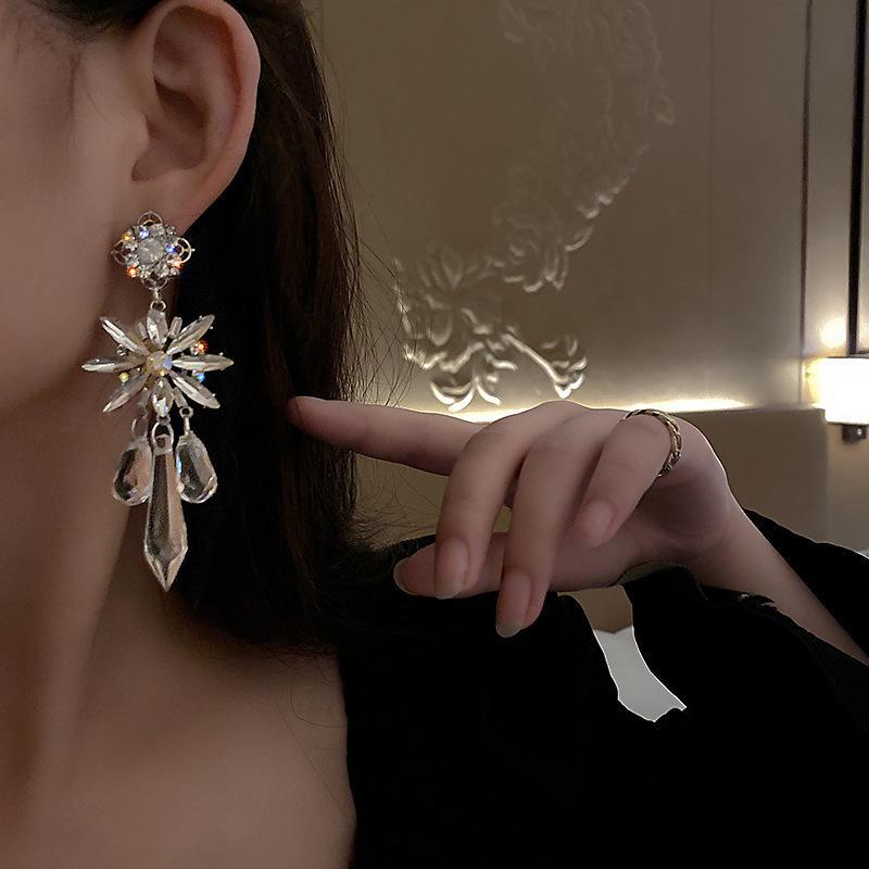 Fashion crystal flower earrings