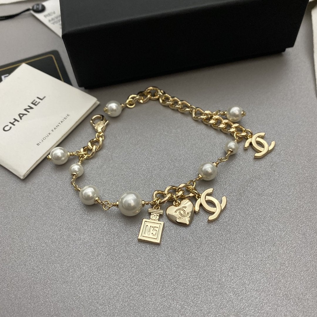 Fashion Graphic Pearl Bracelet