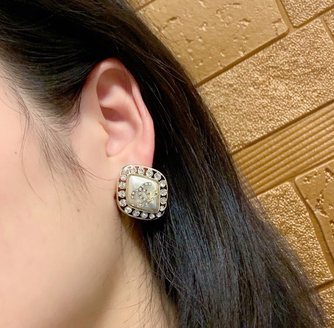 Fashion Double C Diamond Pearl Earrings