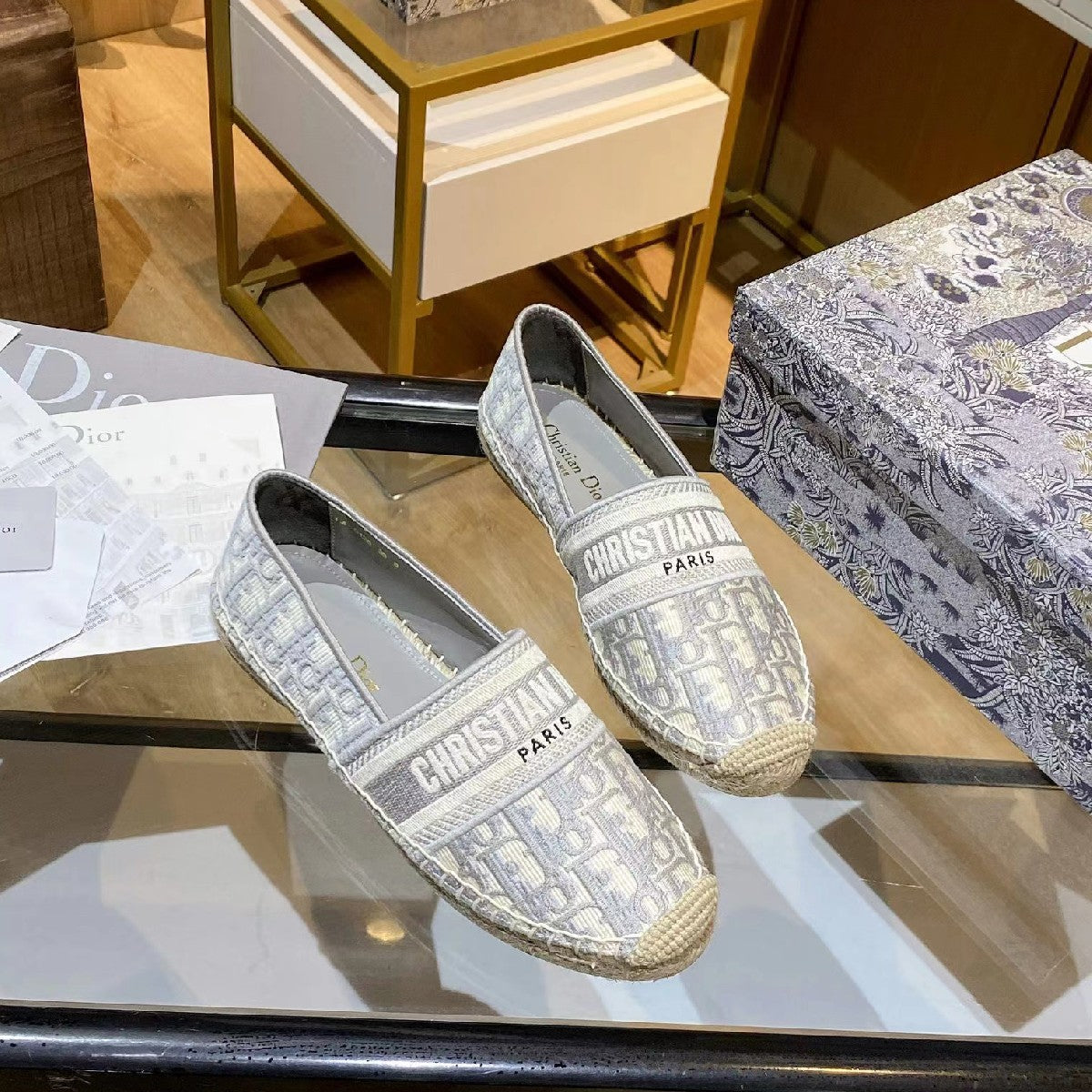 Classic Embroidered Fisherman Shoes