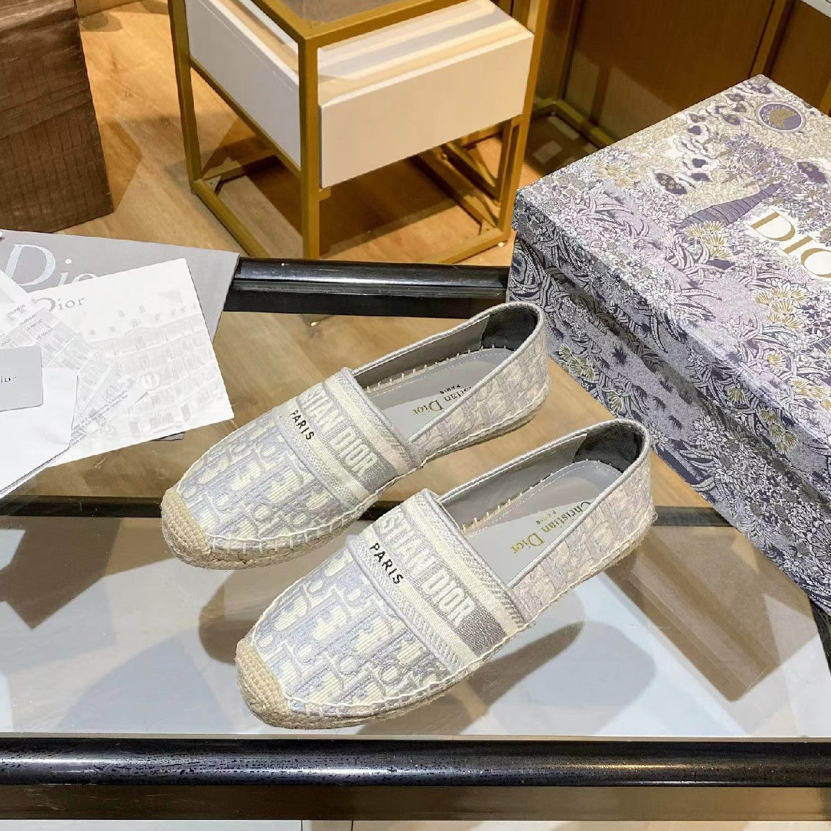 Classic Embroidered Fisherman Shoes