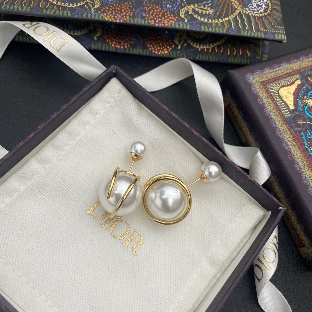 Retro spiral wound pearl earrings