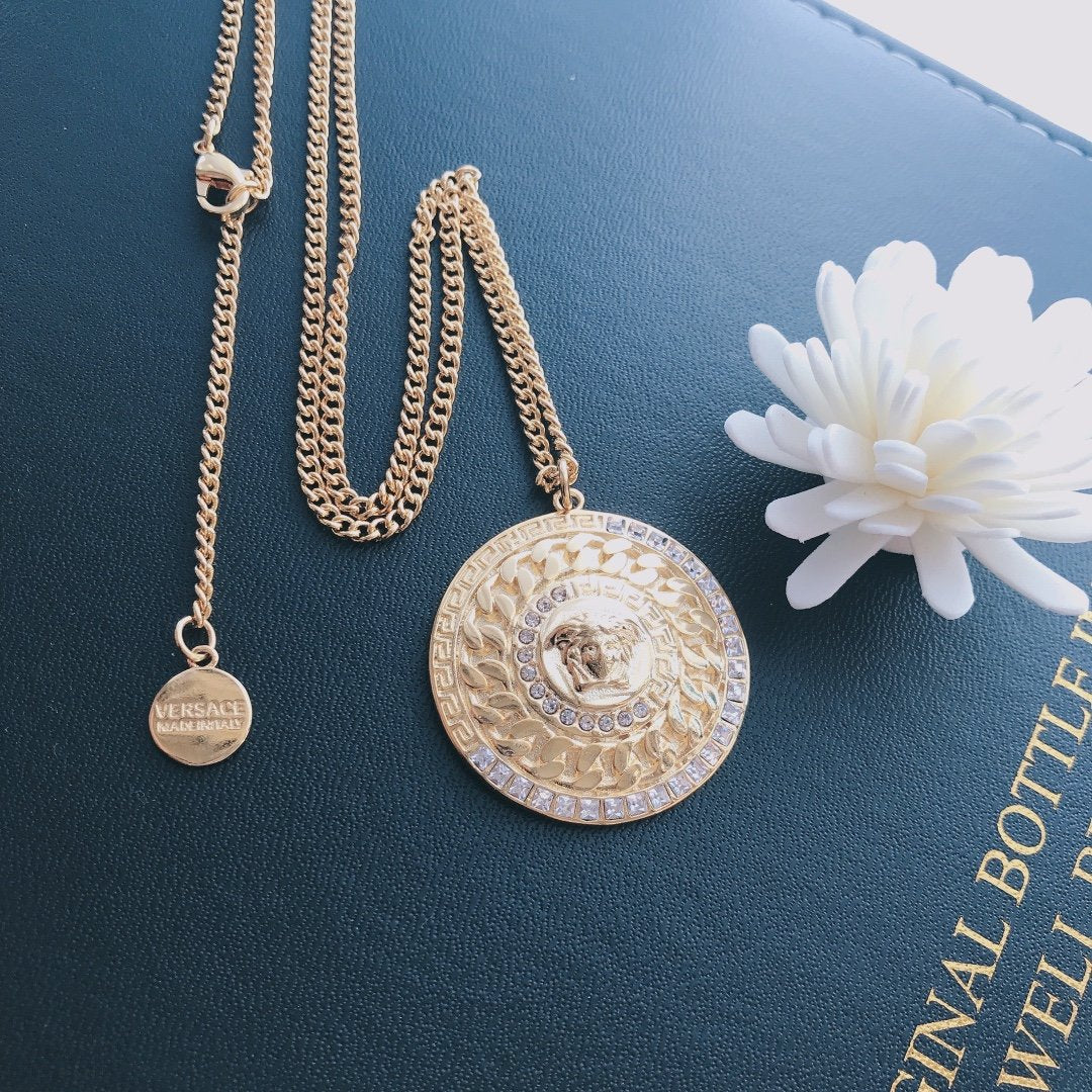 Fashion Beauty Head Rhinestone Necklace