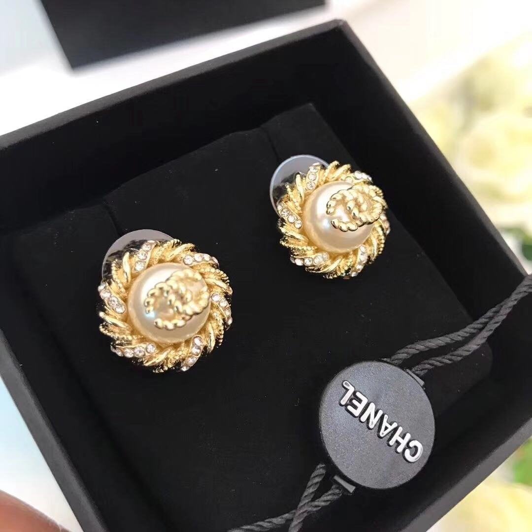 Fashion twist earrings