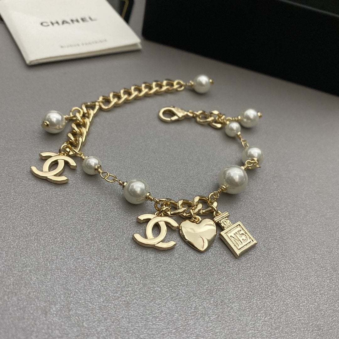 Fashion Graphic Pearl Bracelet