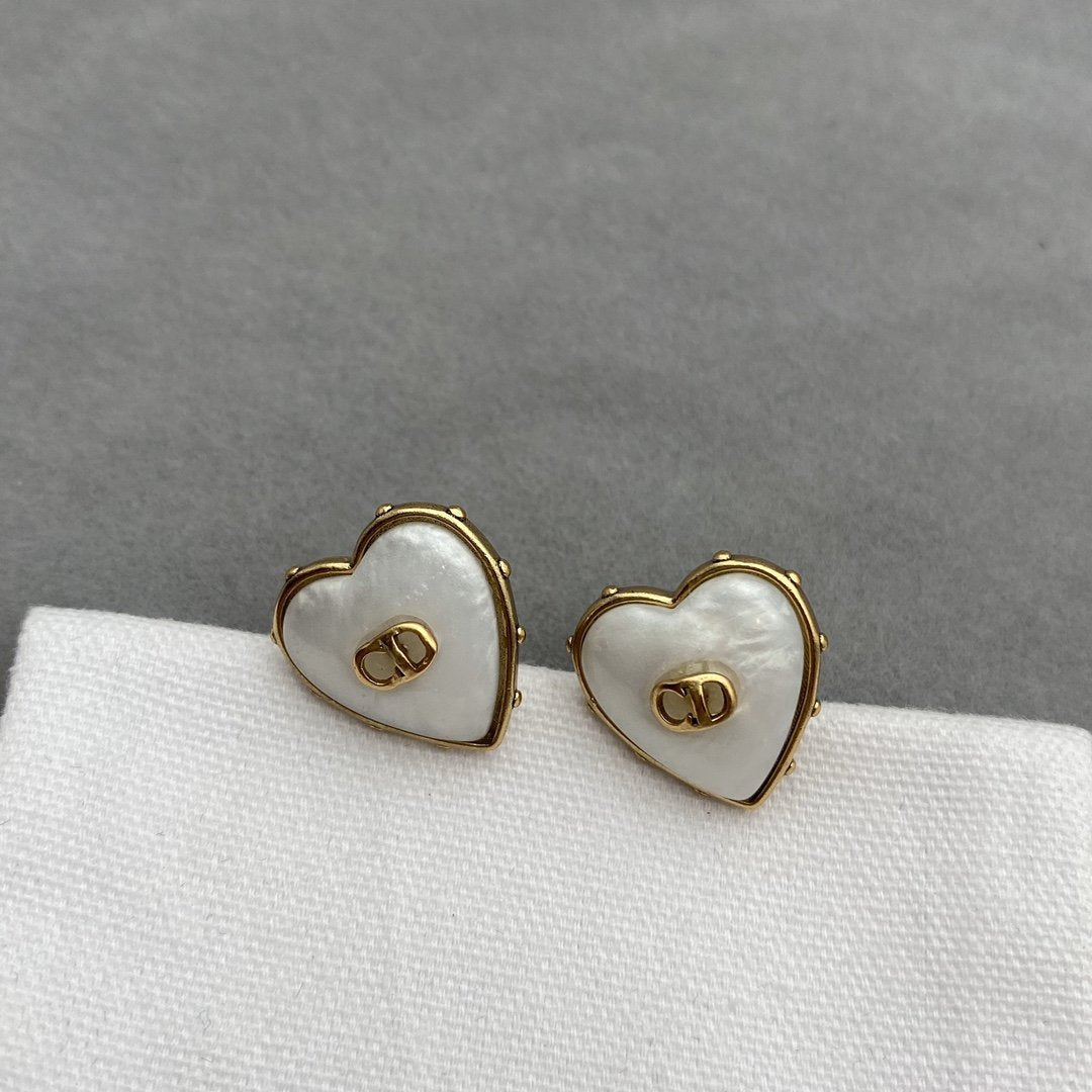 Trendy Love D Earrings