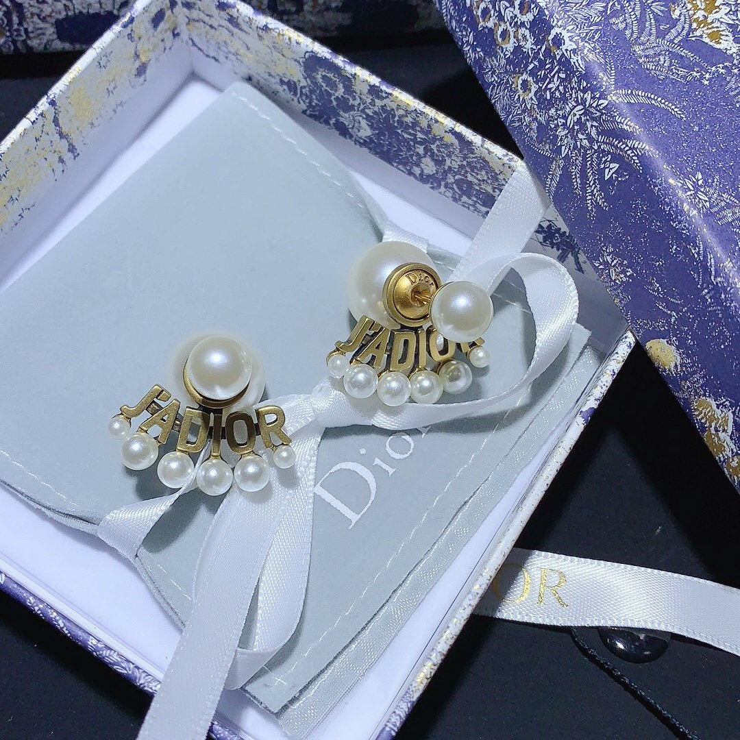 White Resin Imitation Pearl Letter Earrings