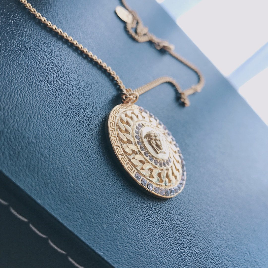 Fashion Beauty Head Rhinestone Necklace