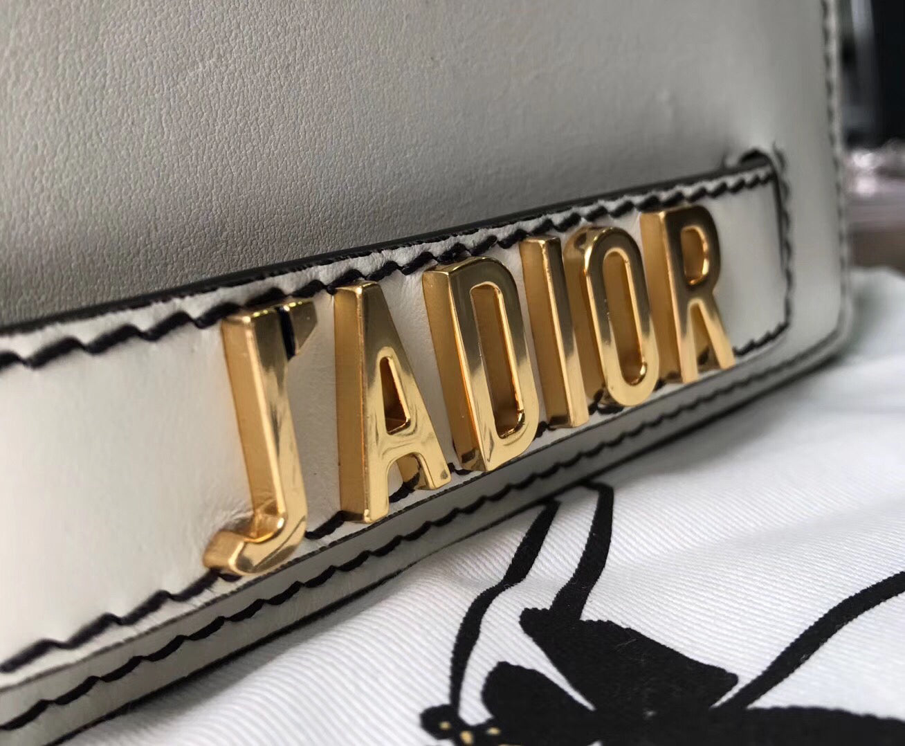 Dior White JAdior Wallet On Chain Pouch
