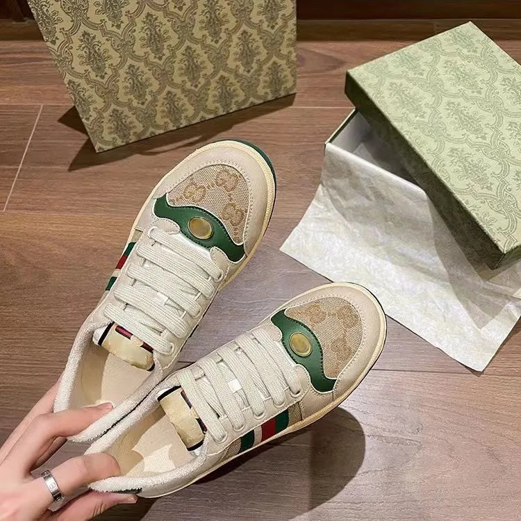 New comfortable sports shoes