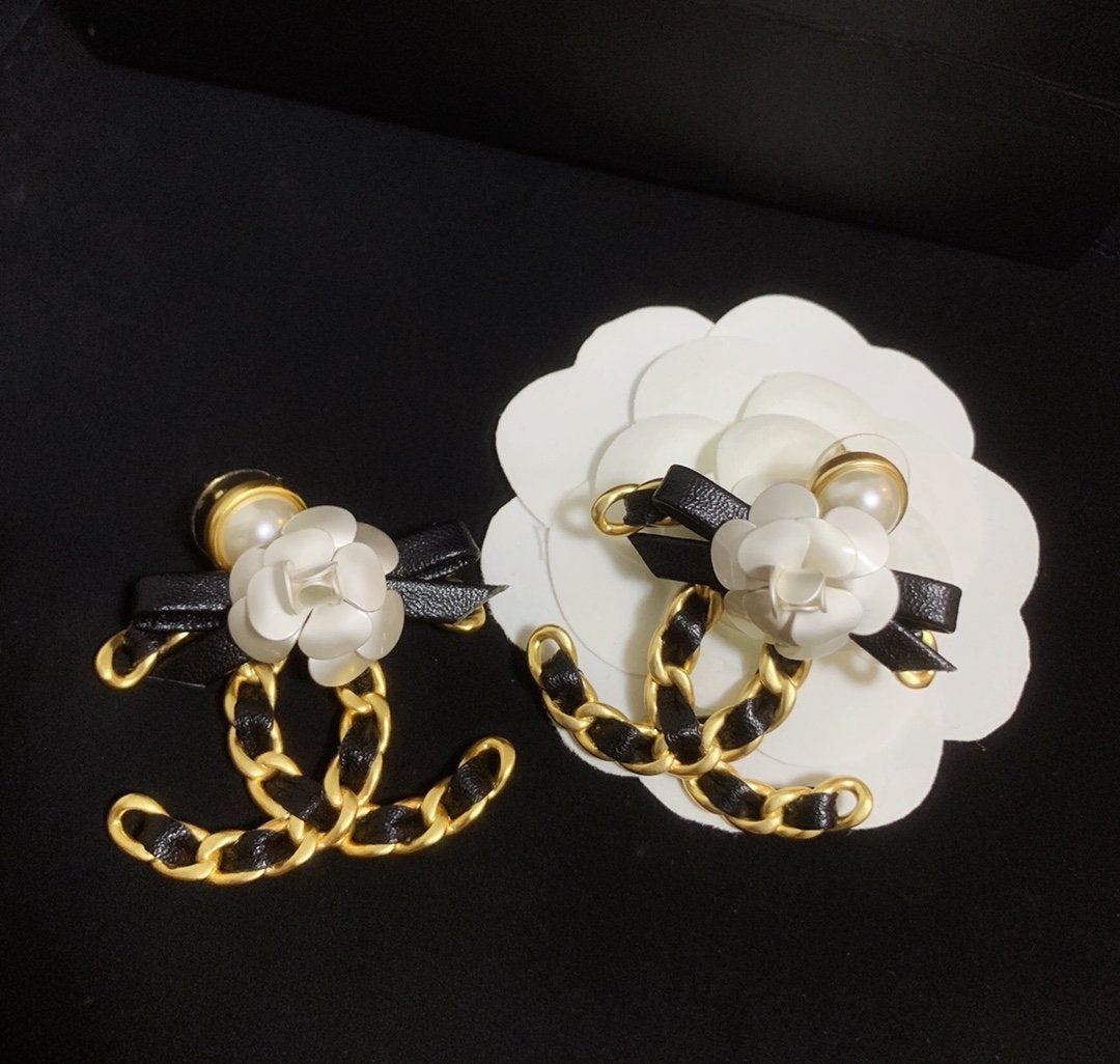 Fashion Flower Double C Earrings