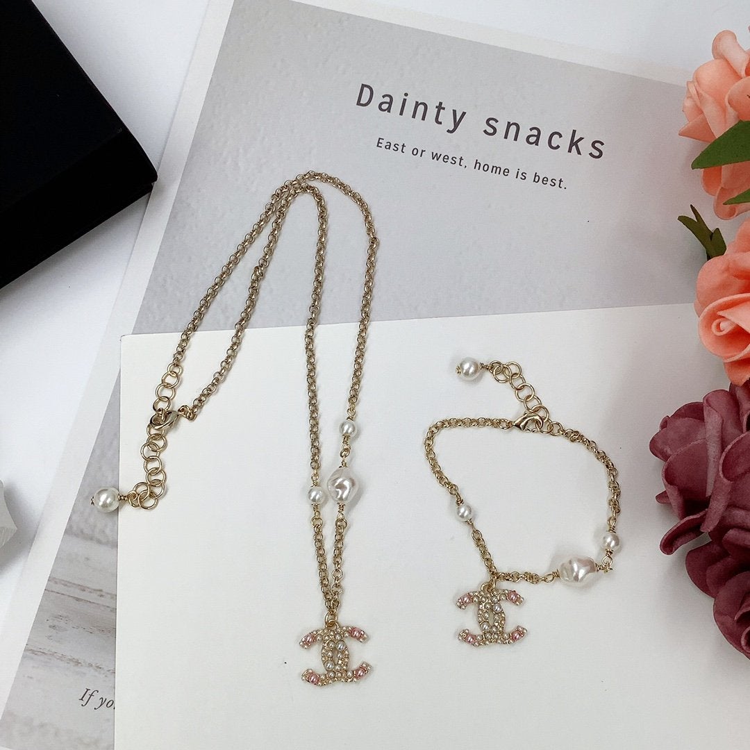 Fashion Double C Crystal Pearl Necklace