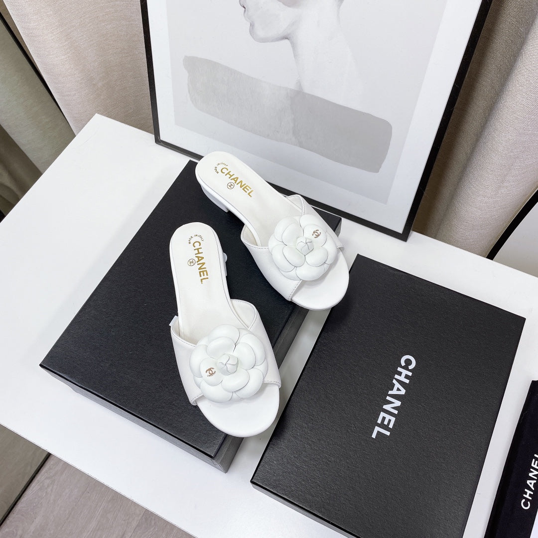 3 colors Exclusive logo flower decorative slippers