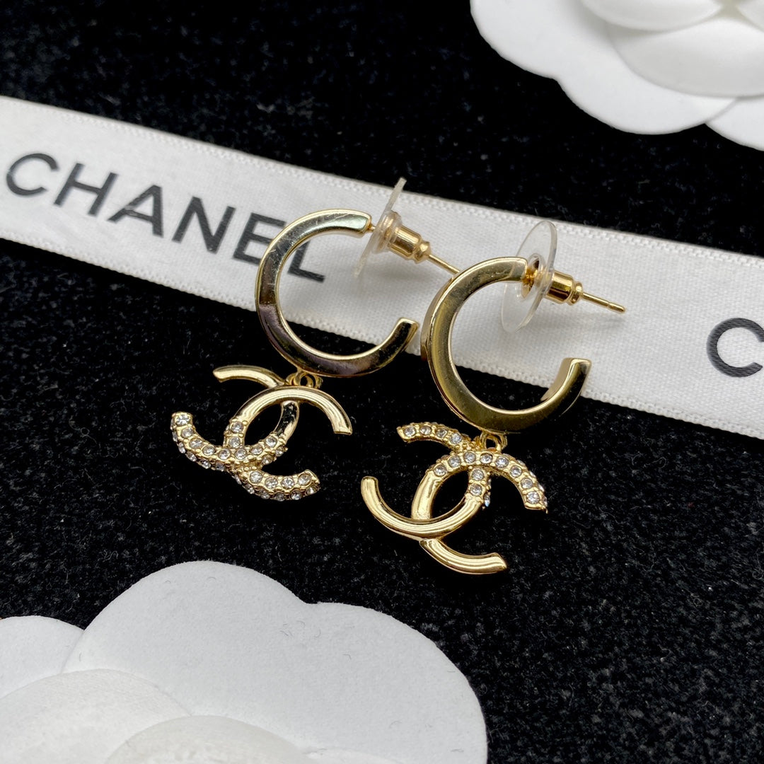 October New Trend - Moon Diamond Earrings