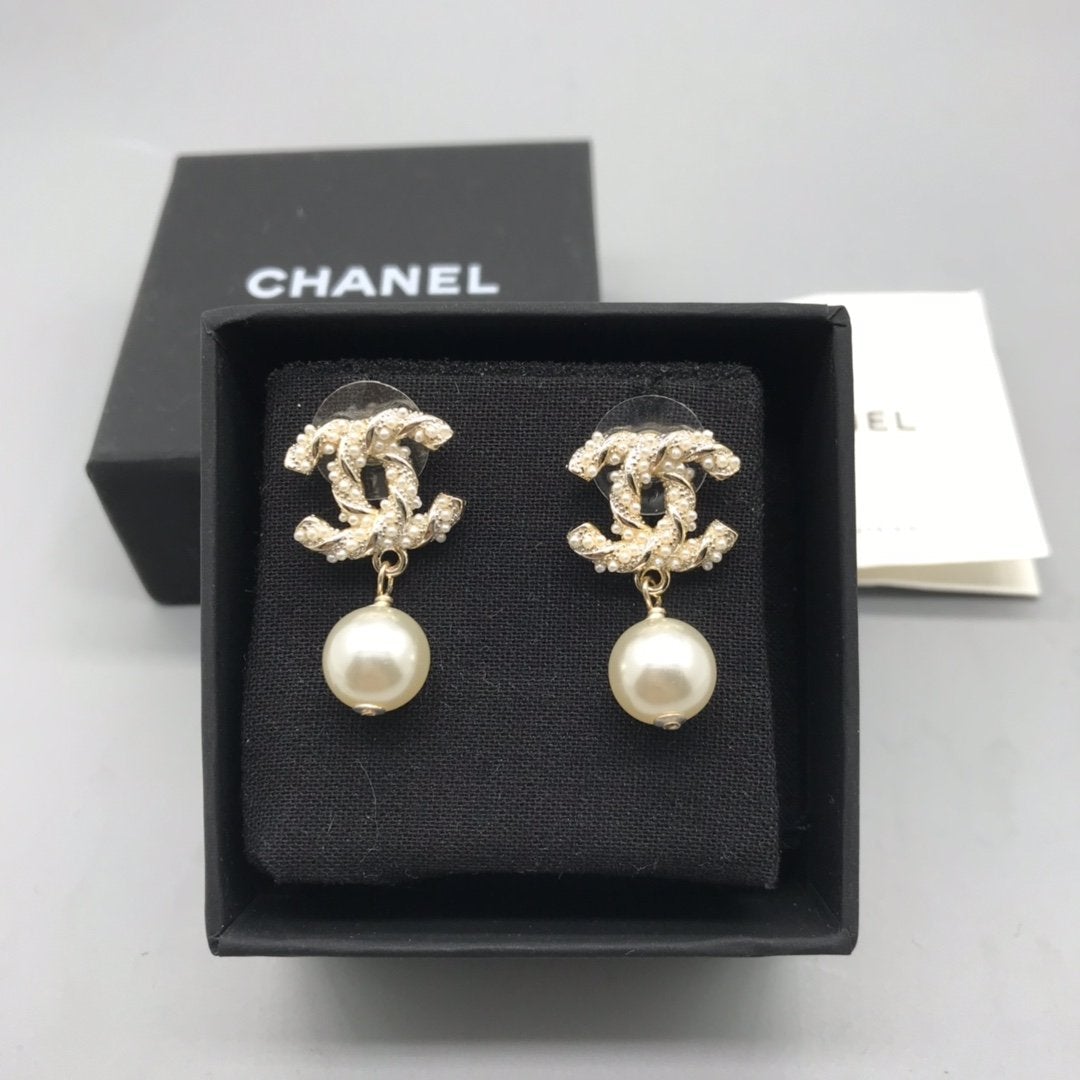 Fashion luxury pearl pendant earrings