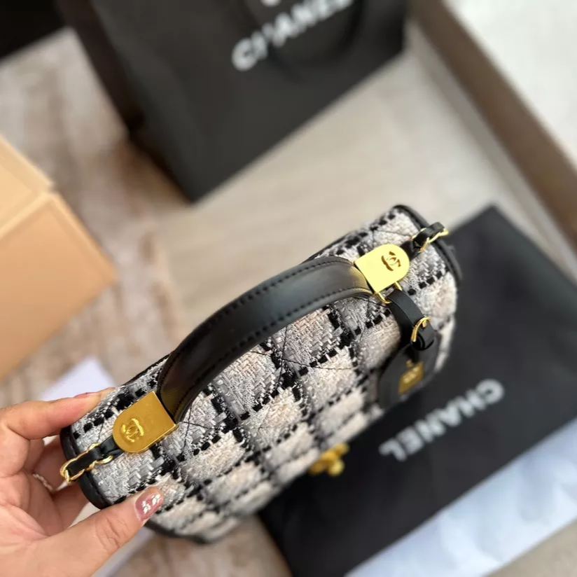 Important customer only ☆ CHANEL ☆ Small top handle