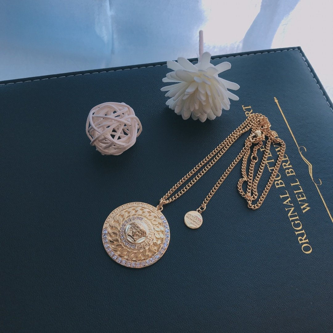 Fashion Beauty Head Rhinestone Necklace