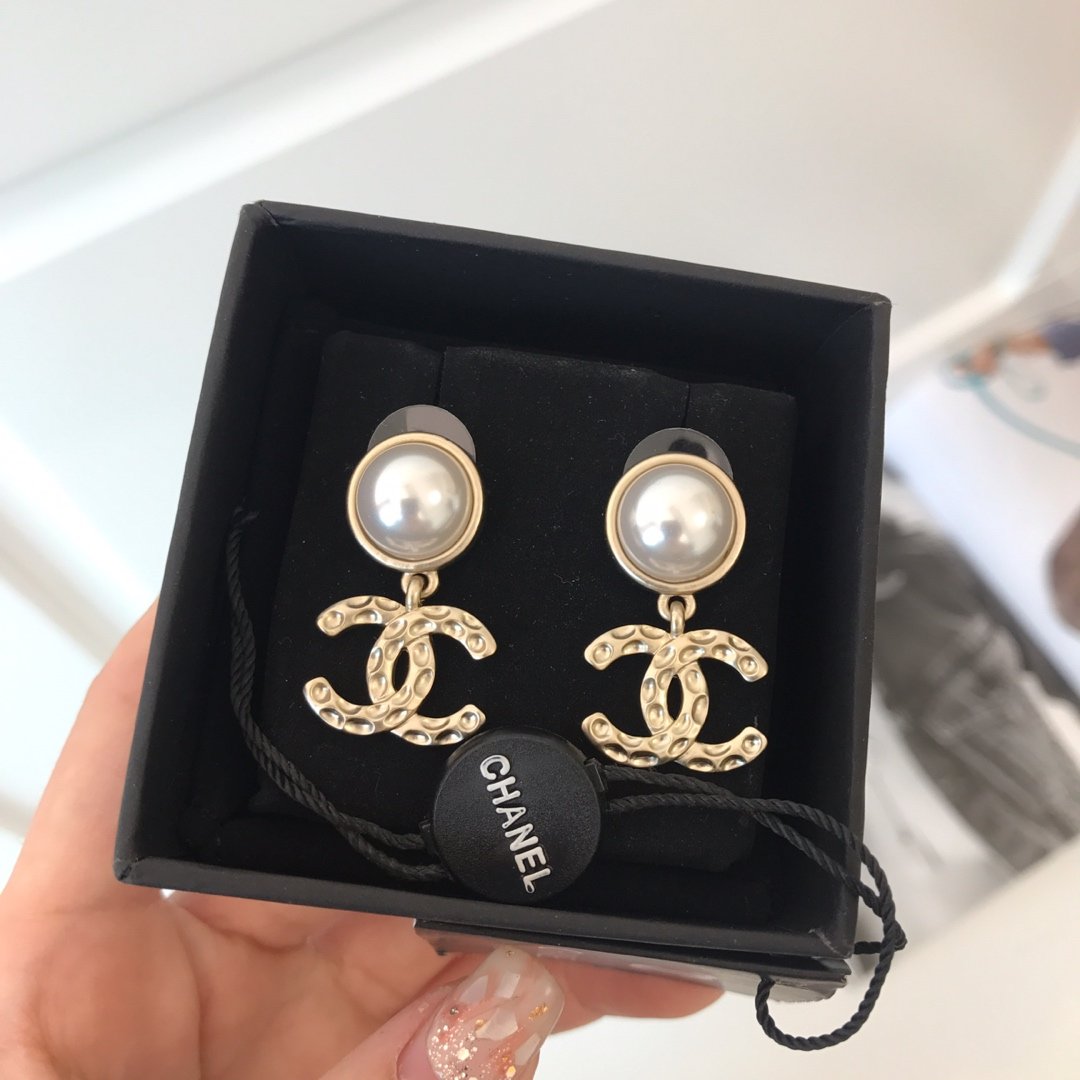 Noble Pearl Earrings