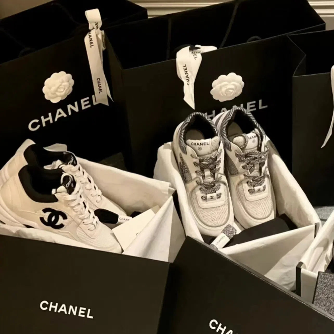 New comfortable sports shoes