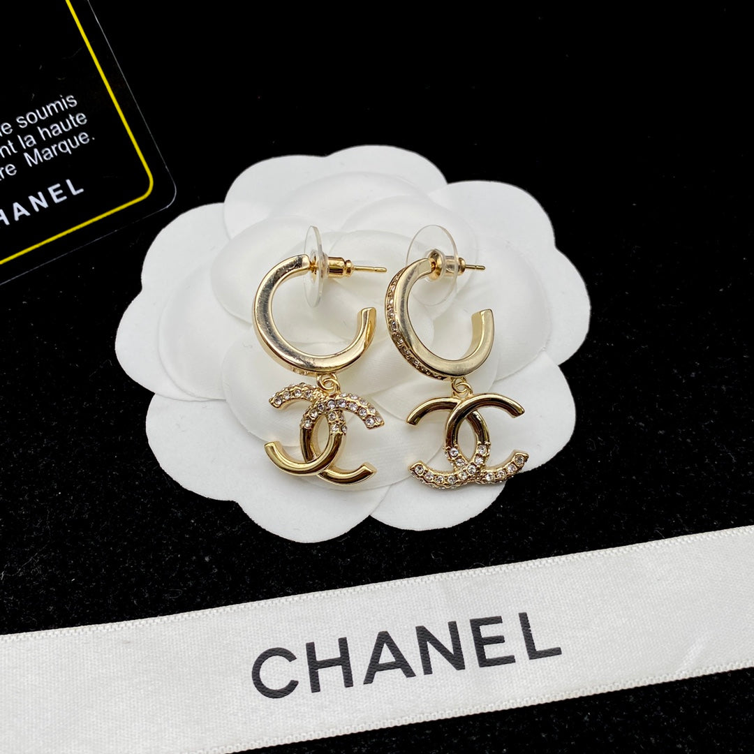 October New Trend - Moon Diamond Earrings