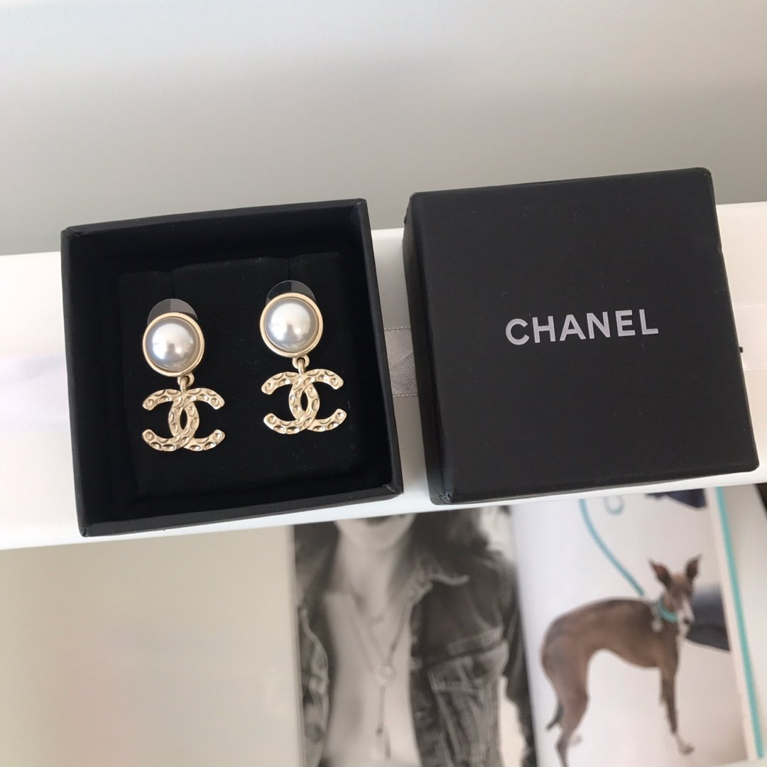 Noble Pearl Earrings