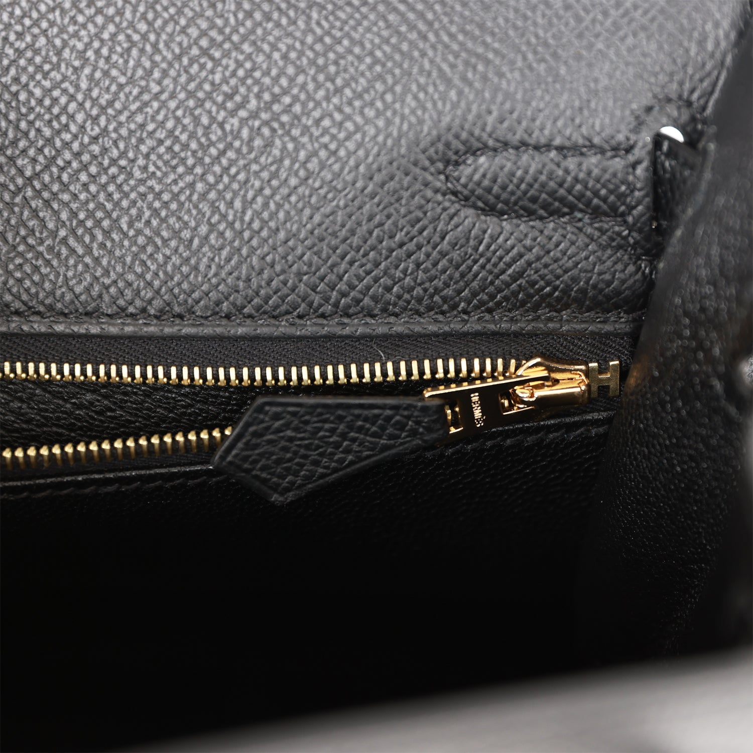 Hermès Kelly Sellier 25 Black Epsom Gold Hardware