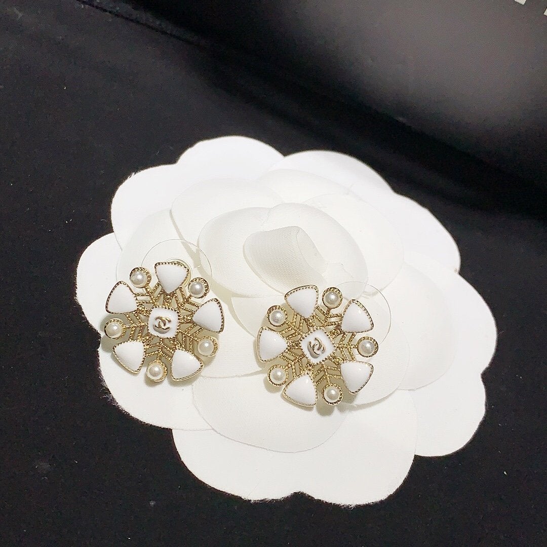 Fashion Double C Flower Pearl Earrings